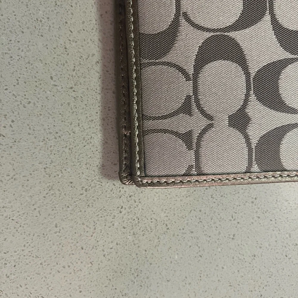 COACH‎ Vintage Monogram Wallet  (Like new condition)